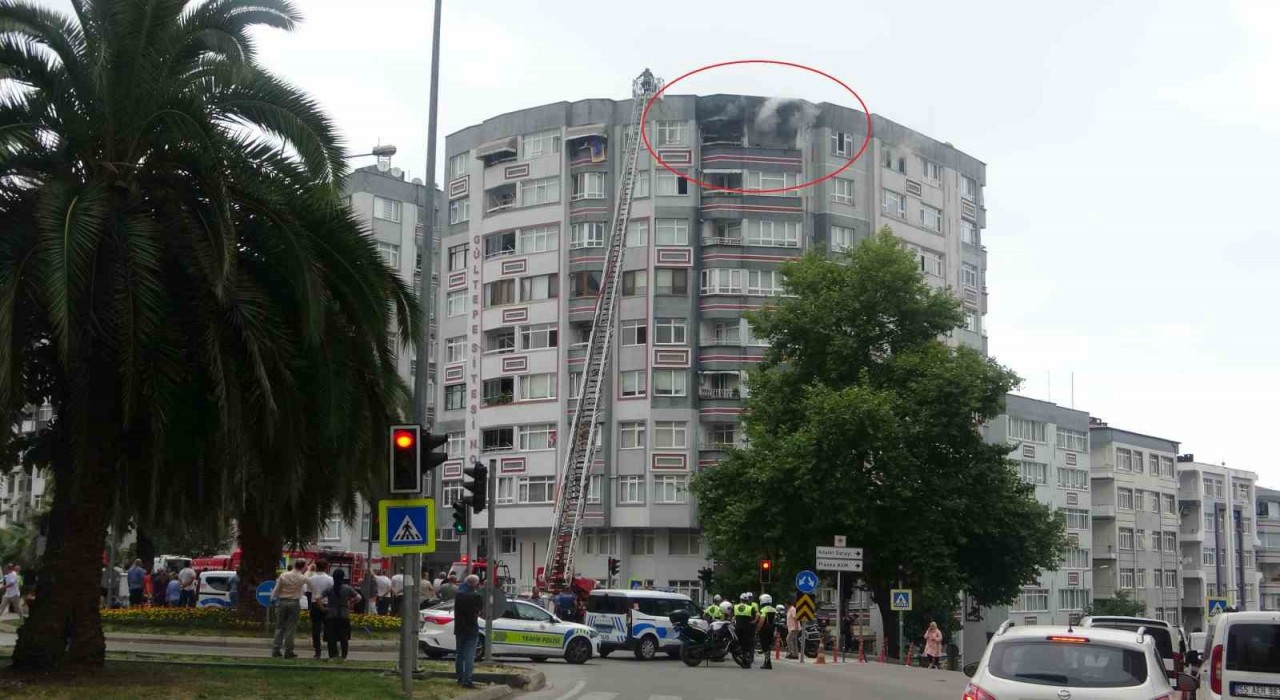 Samsunda binanın 9. katında çıkan yangında 2 kişi dumandan etkilendi