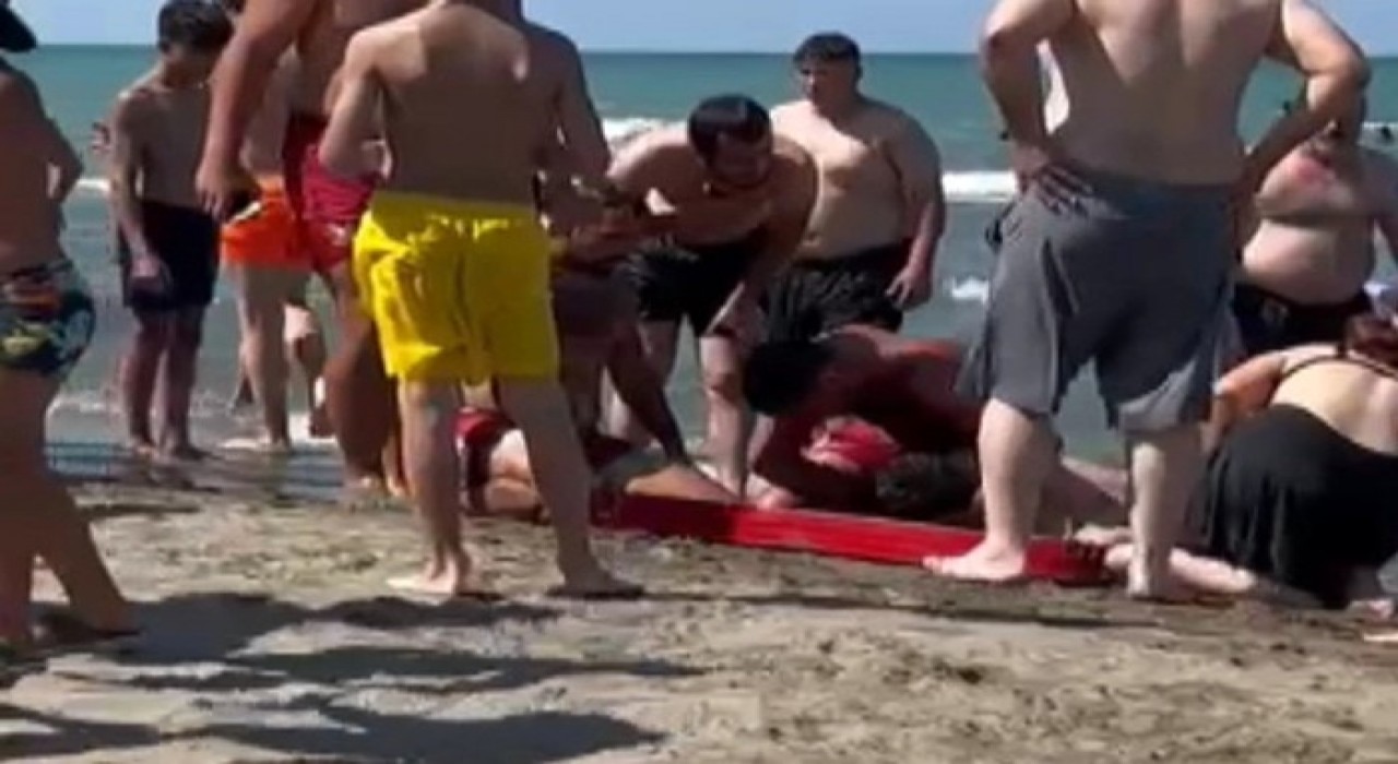 Samsunda denizde boğulma tehlikesi geçiren genç hastanelik oldu