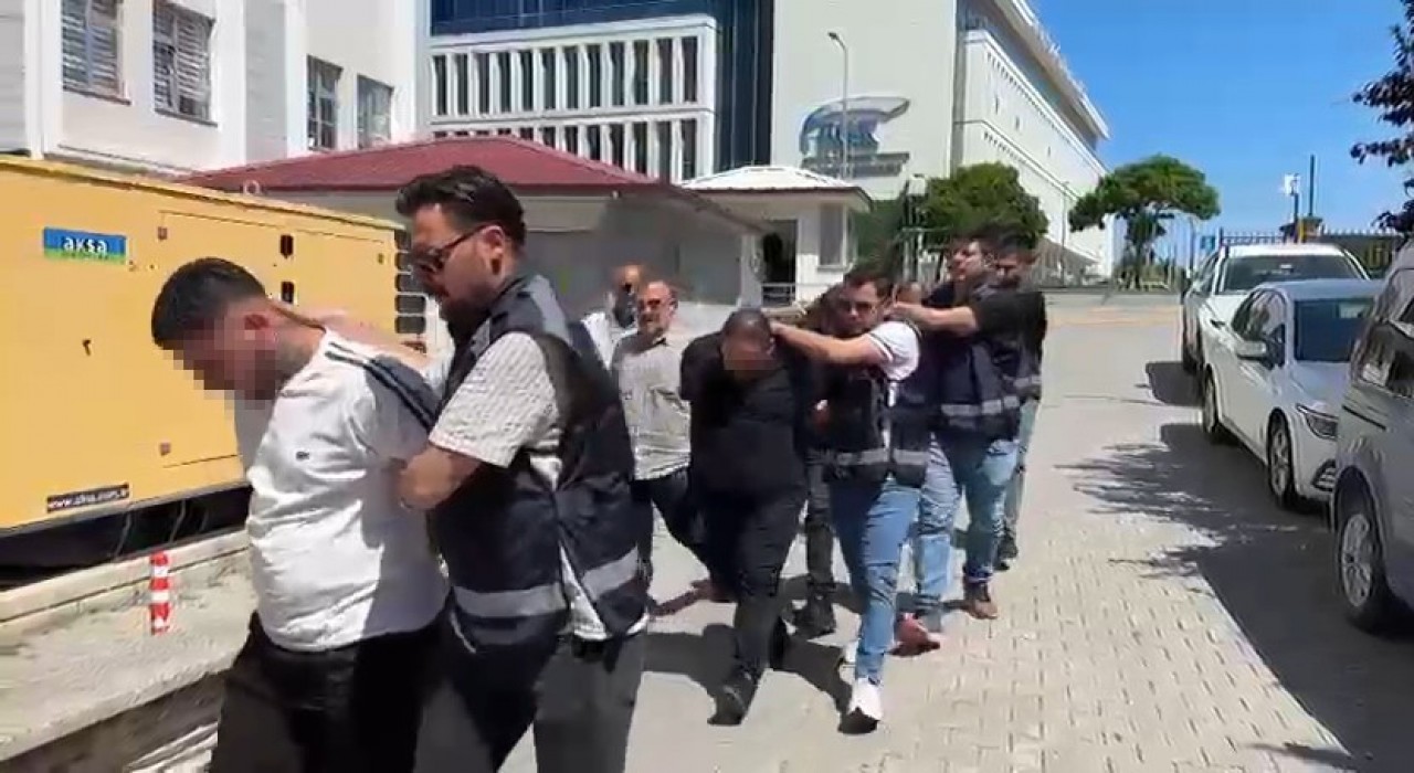 Samsunda eğlence mekanı önünde silahlı saldırı: 2 yaralı