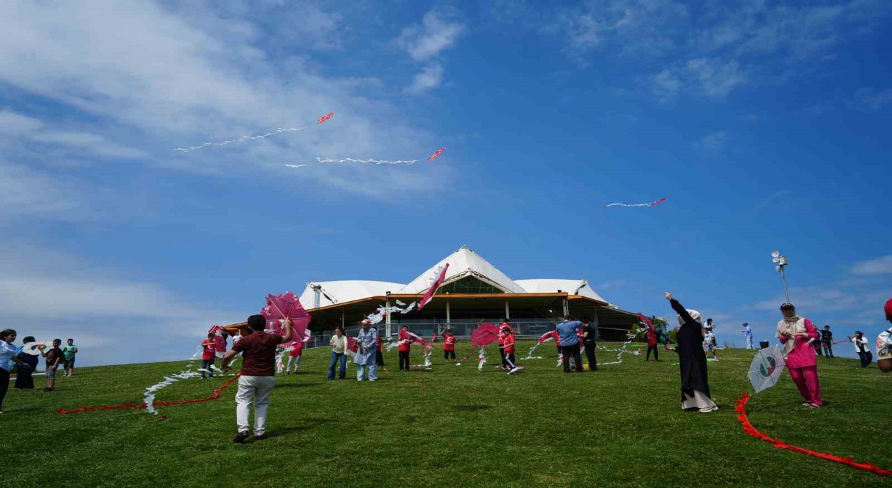 Samsunda Filistine destek için gökyüzüne uçurtmalar bırakıldı