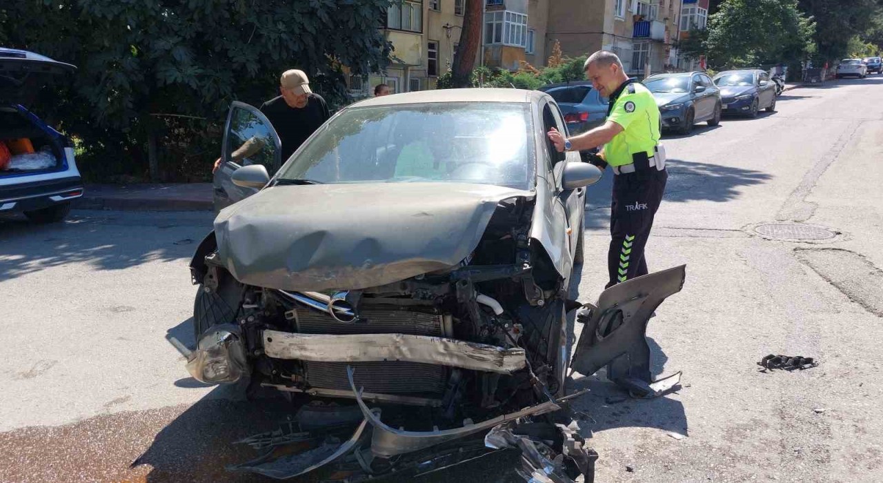 Samsunda iki otomobil çarpıştı: 1 yaralı