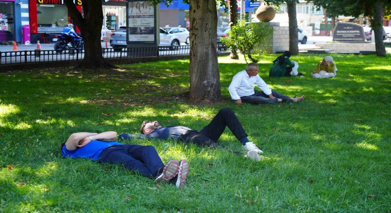 Samsunda sıcaklık 33 dereceyi, nem yüzde 90ı aştı