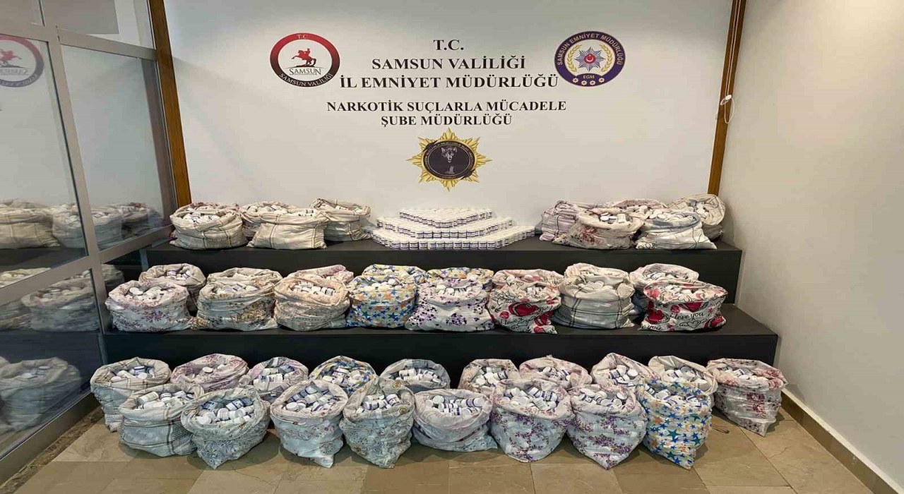Samsunda yastık kılıfları içine gizlenmiş 265 bin adet uyuşturucu hap ele geçirildi
