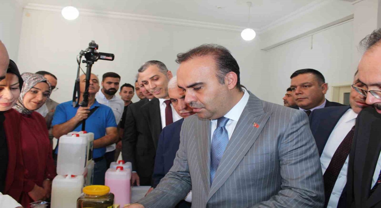 Sanayi ve Teknoloji Bakanı Kacır, Siirtte iş insanlarıyla bir araya geldi