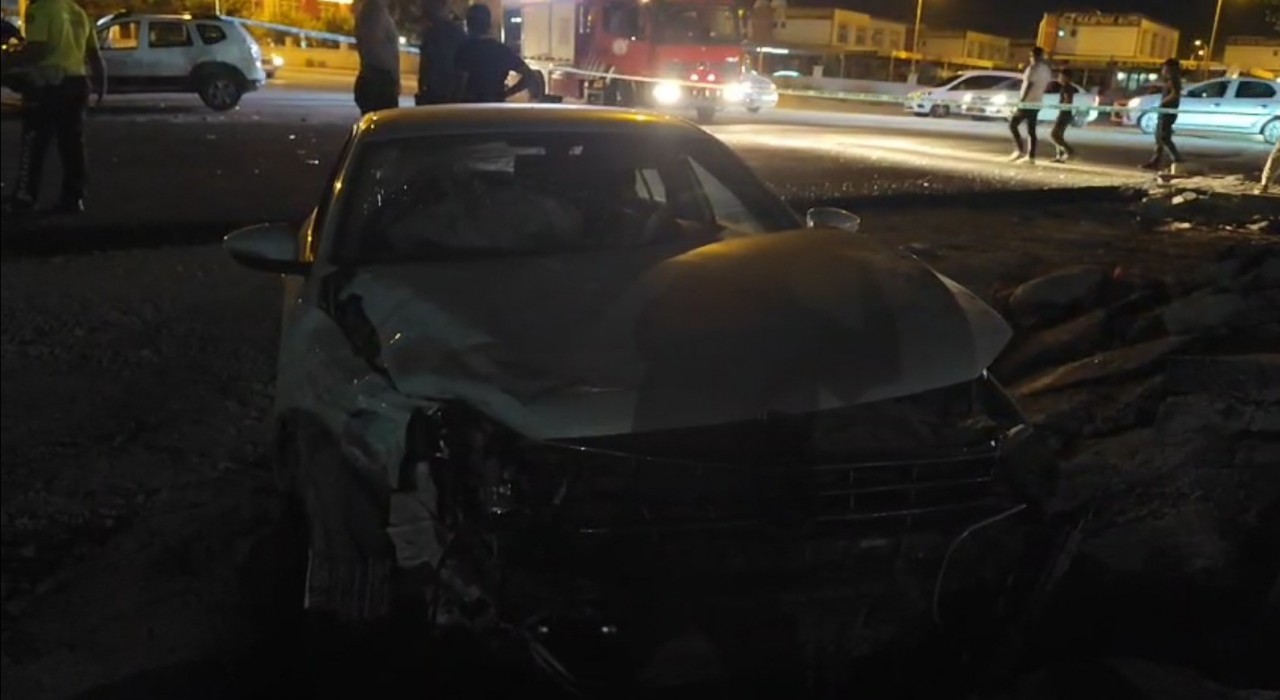 Şanlıurfada 2 otomobil kafa kafaya çarpıştı: 5 yaralı