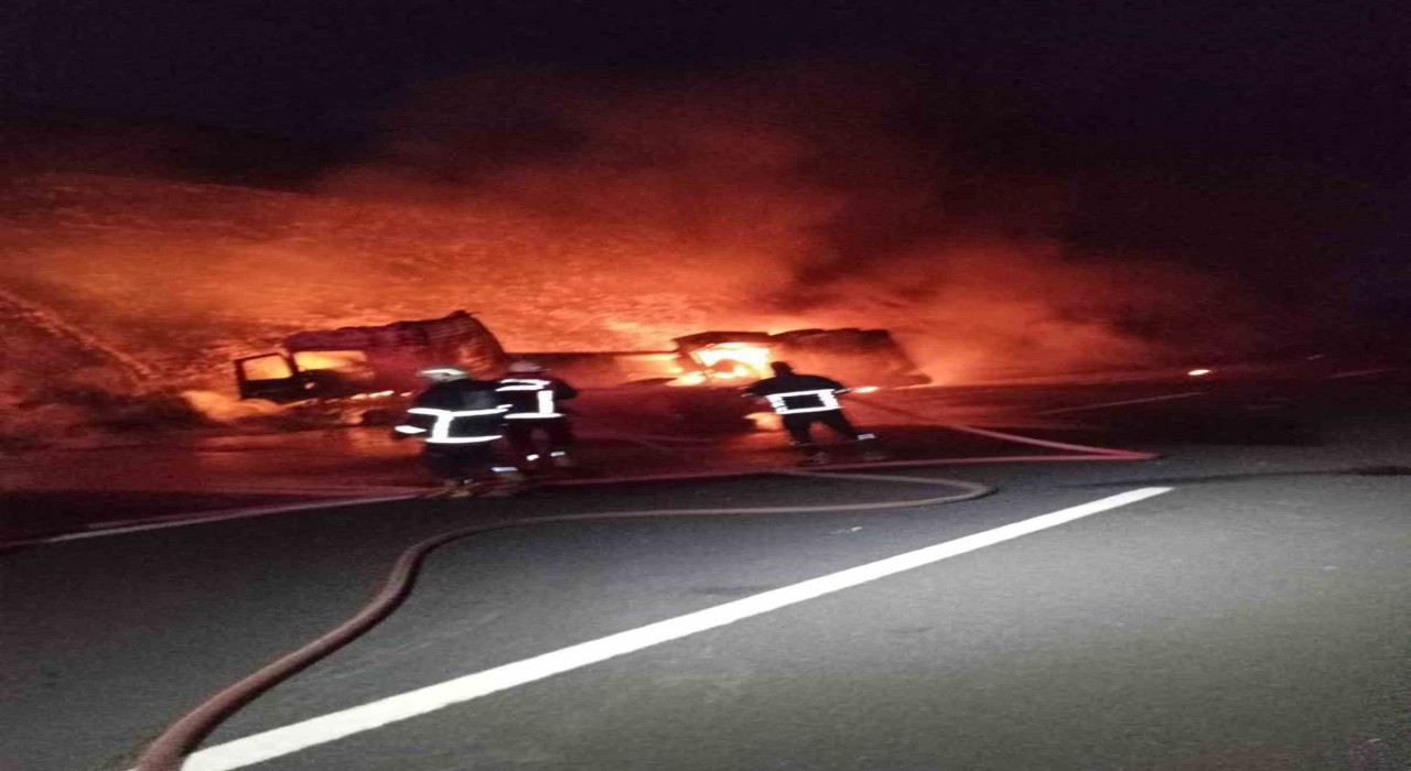 Şanlıurfada devrilen akaryakıt tankeri alev alev yandı