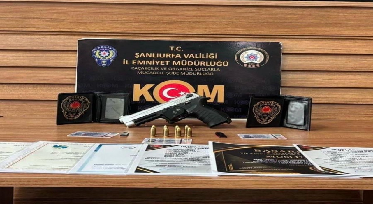 Şanlıurfada kendilerini MİT mensubu ve komiser olarak tanıtan 2 dolandırıcı tutuklandı