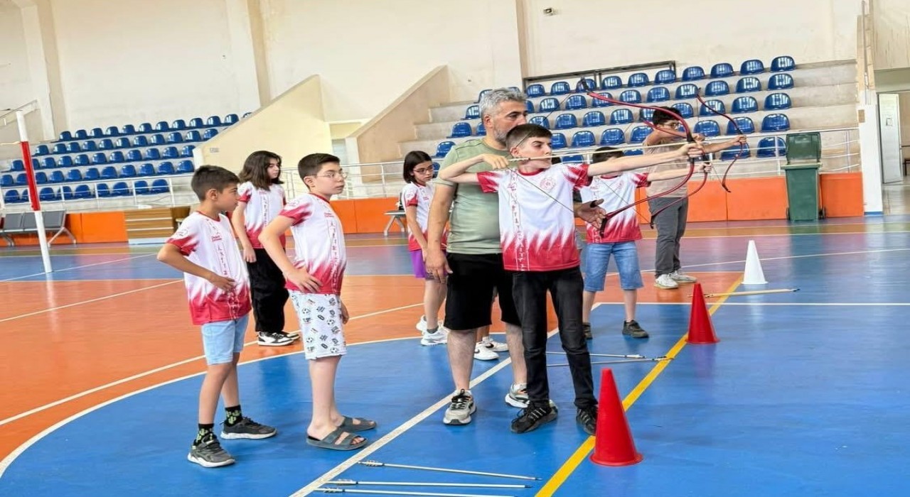 Sarıgölde ilk kez okçuluk kursu açıldı