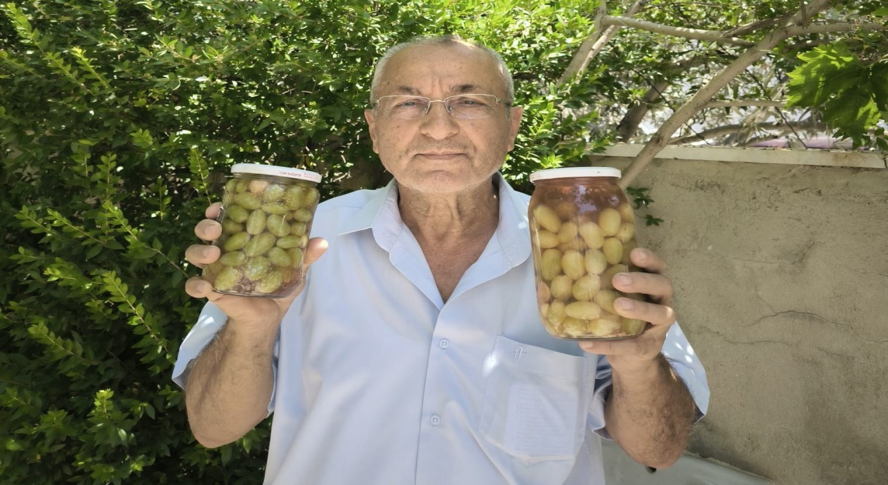 Sarıgölde Mevlana üzümünden yapılan turşu yoğun ilgi gördü