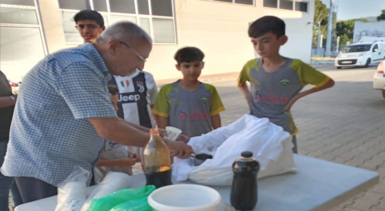 Sarıgölde pekmezli Karbastı ikramı serinlik getirdi