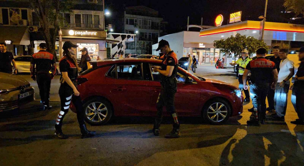 Sarıyerde gerçekleştirilen genel güvenlik ve asayiş uygulamasında bin 585 kişi kontrol edildi