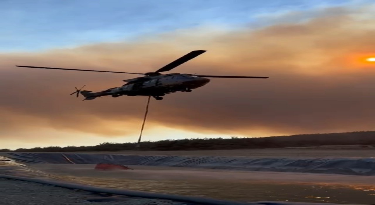 Şarköyde zamanla yarış: Helikopterler yangınla mücadelede suyu havuzdan alıyor