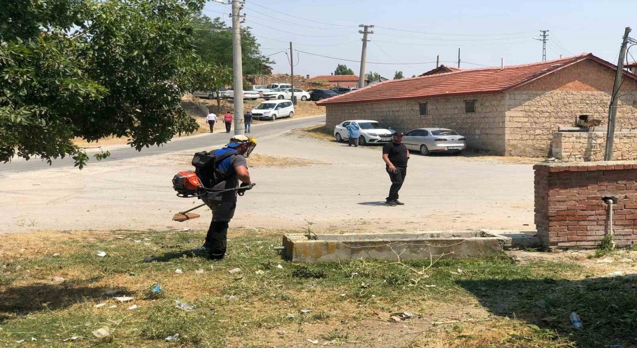 Şehidin cenaze namazı öncesi ekipler çalışma yapıyor