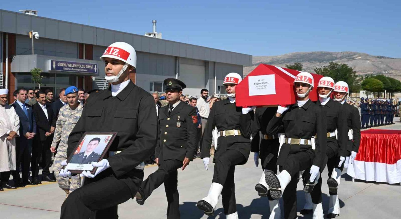 Şehit Üsteğmen Tuğrul Özsunun naaşı memleketi Edirneye uğurlandı