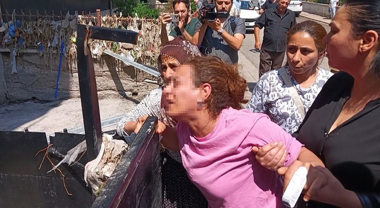 Sel nedeniyle evinde çocuğuyla mahsur kalan kadın sinir krizi geçirdi: Camlar patladı, içeriyi su bastı