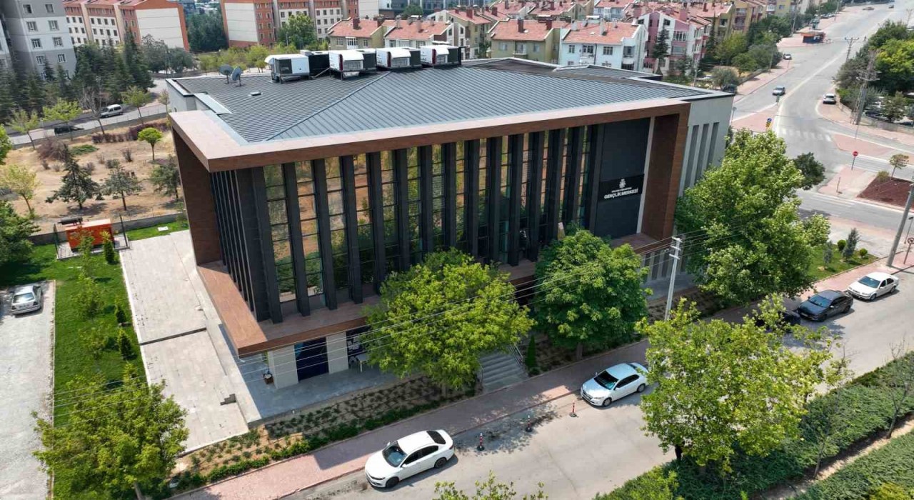 Selçuklu Gençlik Merkezi yeni yerinde gençlerin hizmetinde