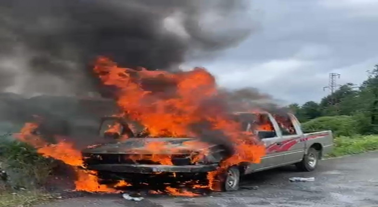 Seyir halindeki araç alev topuna döndü