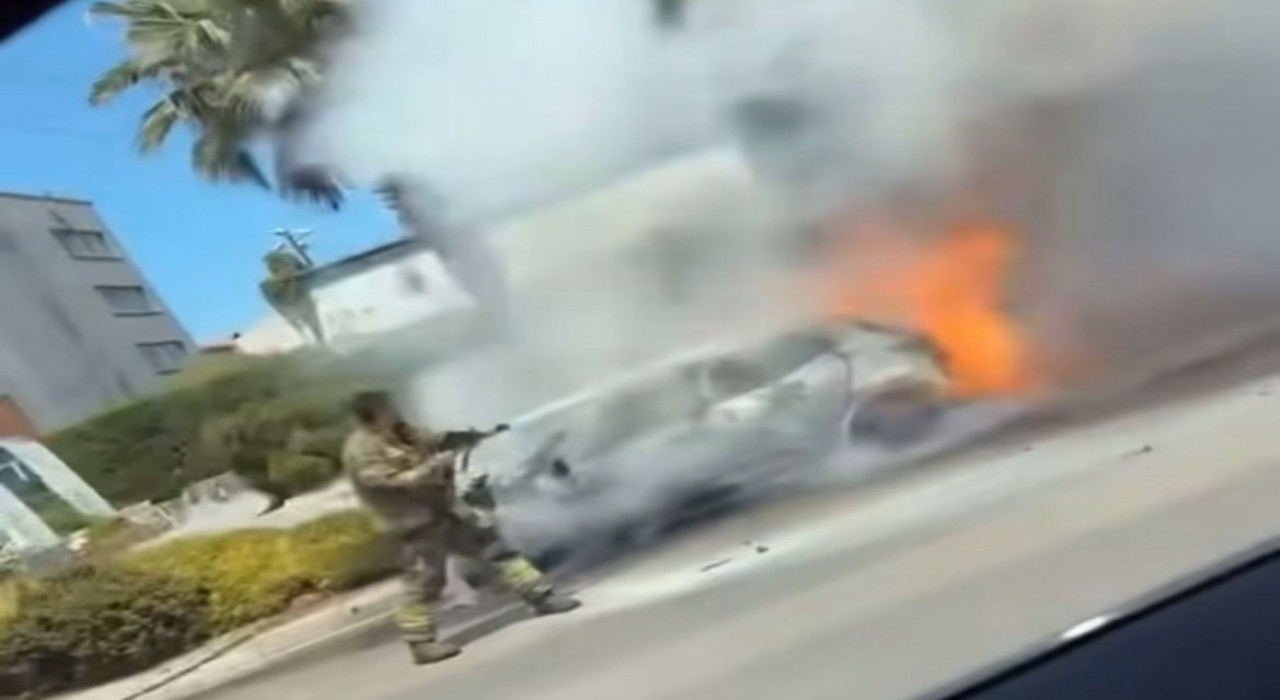 Seyir halindeki araç alev topuna döndü