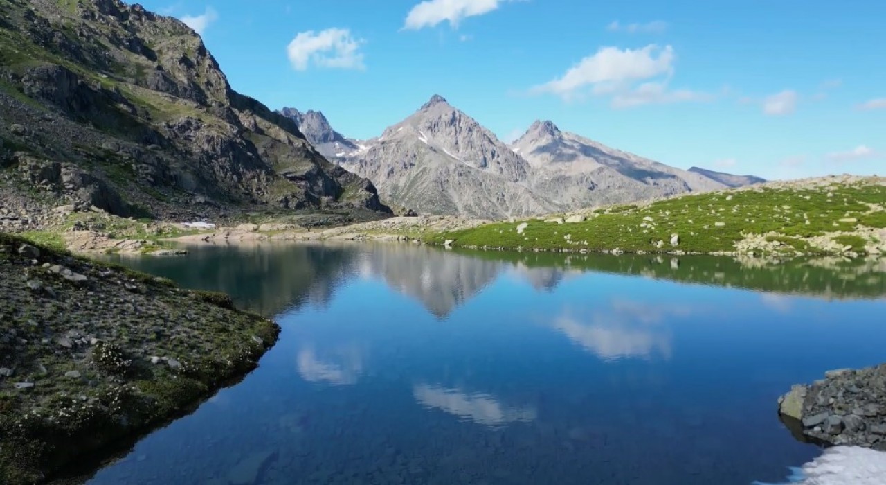 Sıcaklardan kaçıp Yusufelinin zirvelerinde serinliyorlar