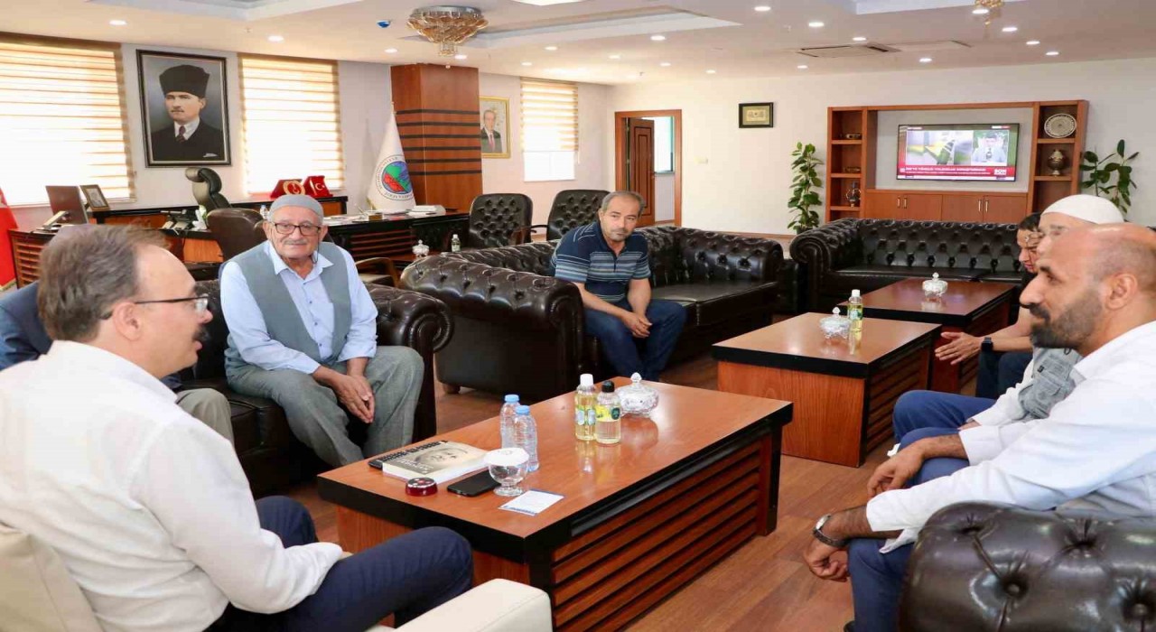 Siirt Valisi Kemal Kızılkaya, vatandaşlarla buluşmaya devam ediyor