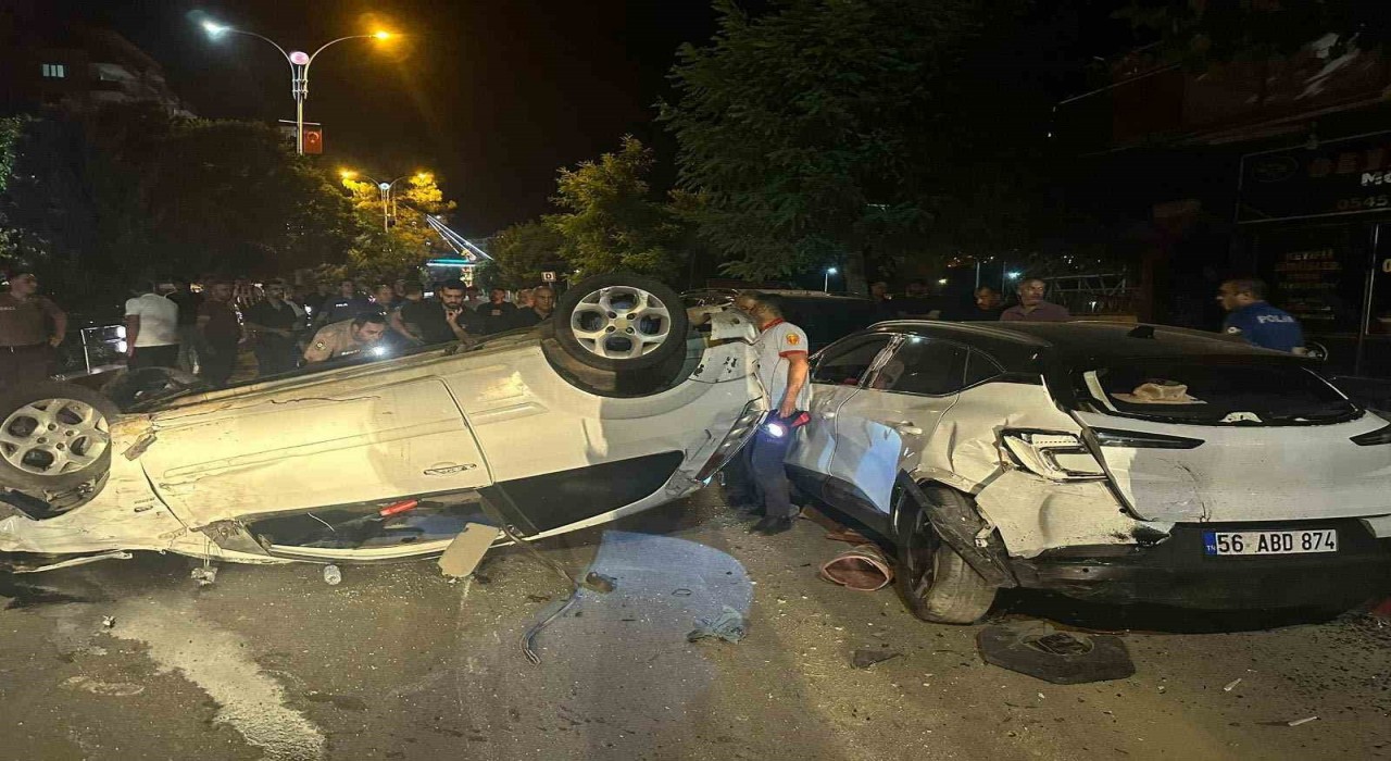 Siirtte trafik kazası: 1i ağır 5 yaralı