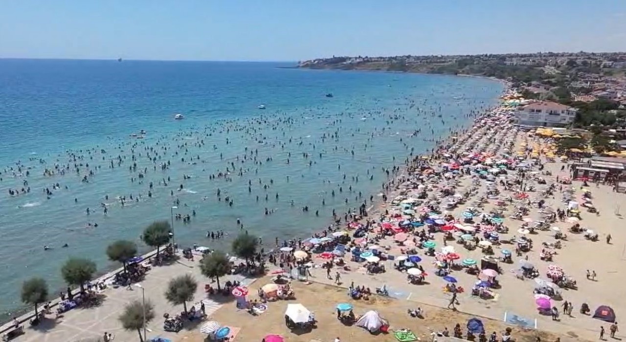 Silivri Kumluk Plajında Afrika sıcakları ve günübirlikçi yoğunluğu