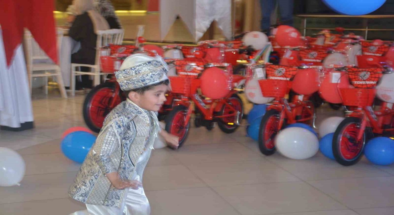 Sinopta 25 çocuk için sünnet şöleni