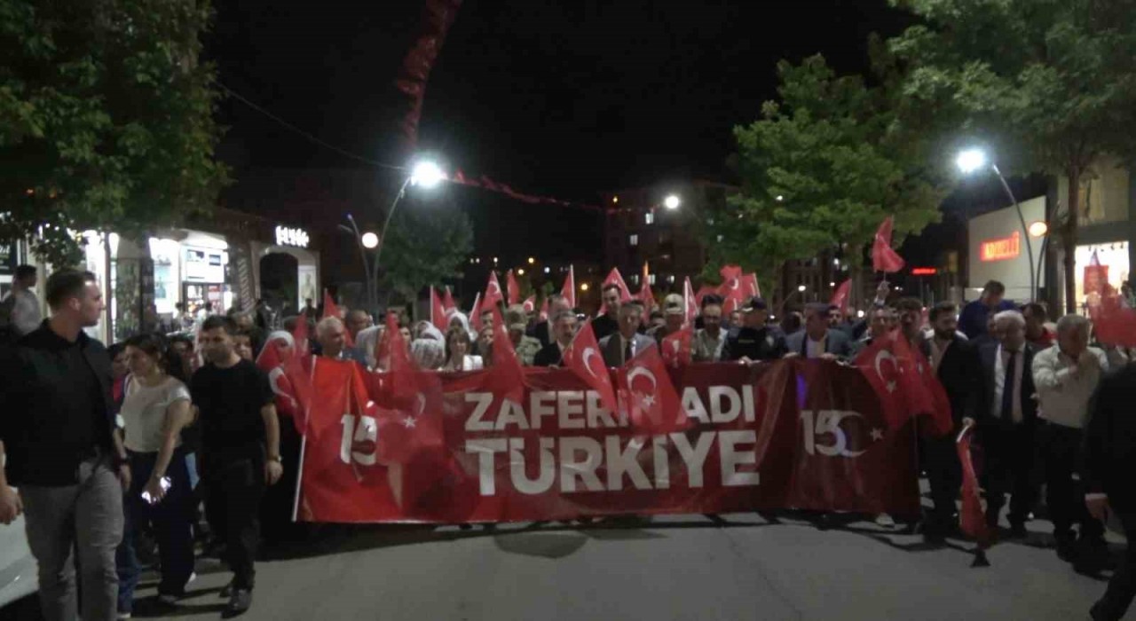 Şırnakta demokrasi nöbetine yoğun katılım