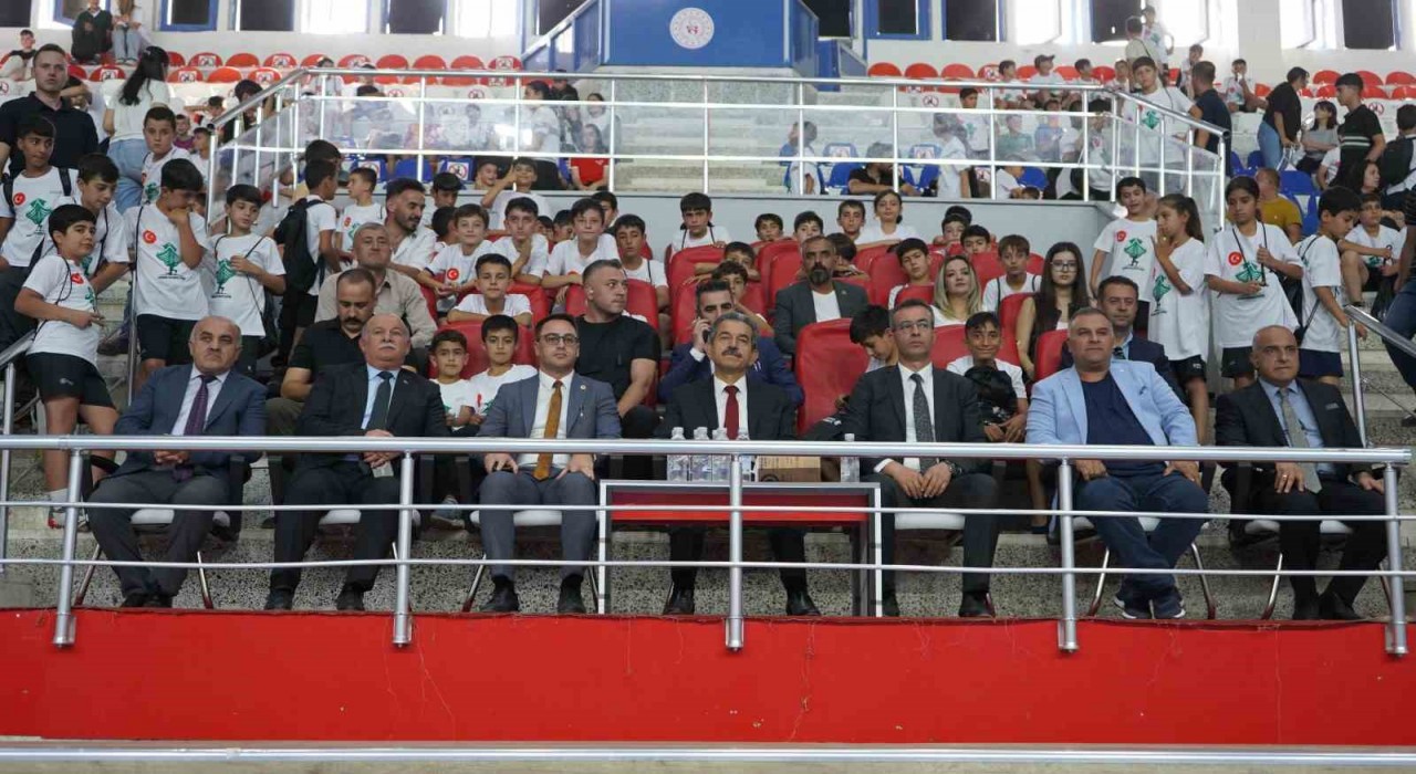 Şırnakta GSB Spor Okulları ve Engelsiz Spor Okulları törenle açıldı