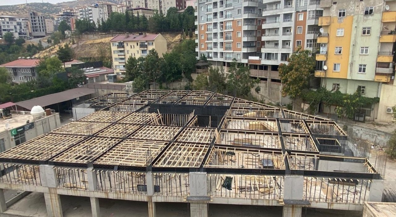 Şırnakta otopark ve sosyal yaşam alanı bir arada yükseliyor