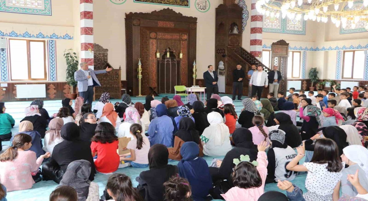 Sivasta camiler çocuk sesleriyle yankılandı