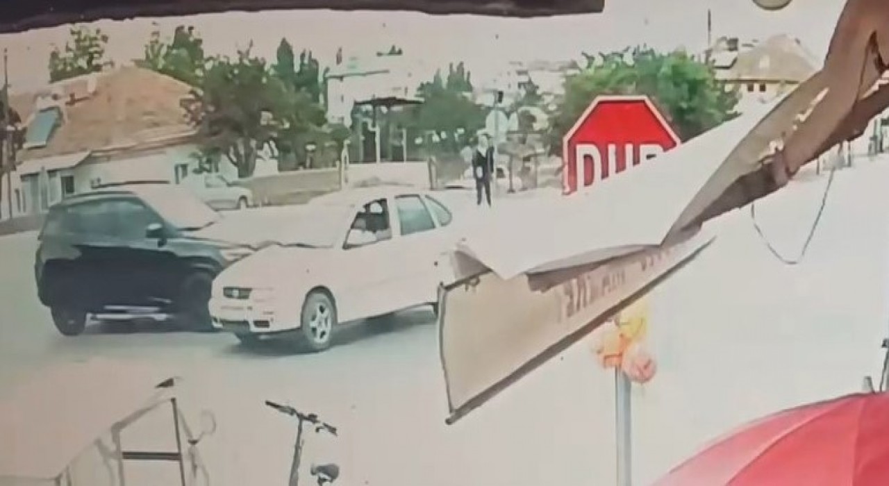 Sivasta iki otomobil çarpıştı: 5 kişi yaralandı