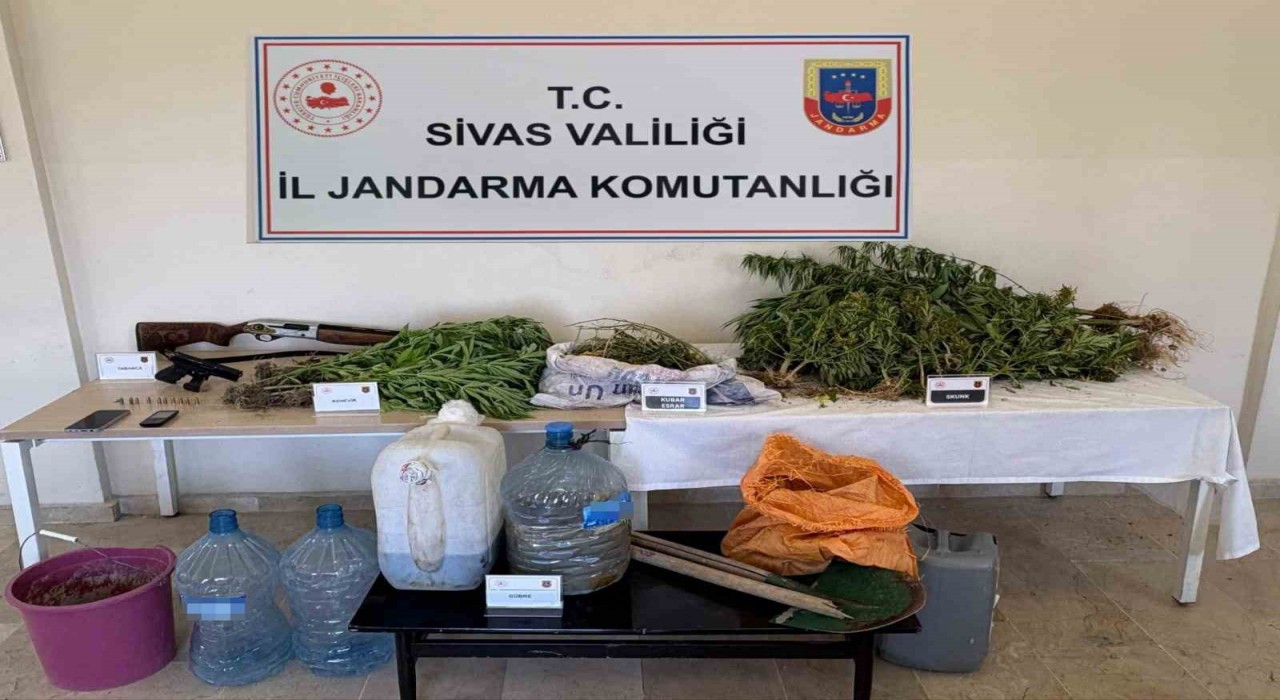 Sivasta uyuşturucu operasyonu: 3 kişi tutuklandı