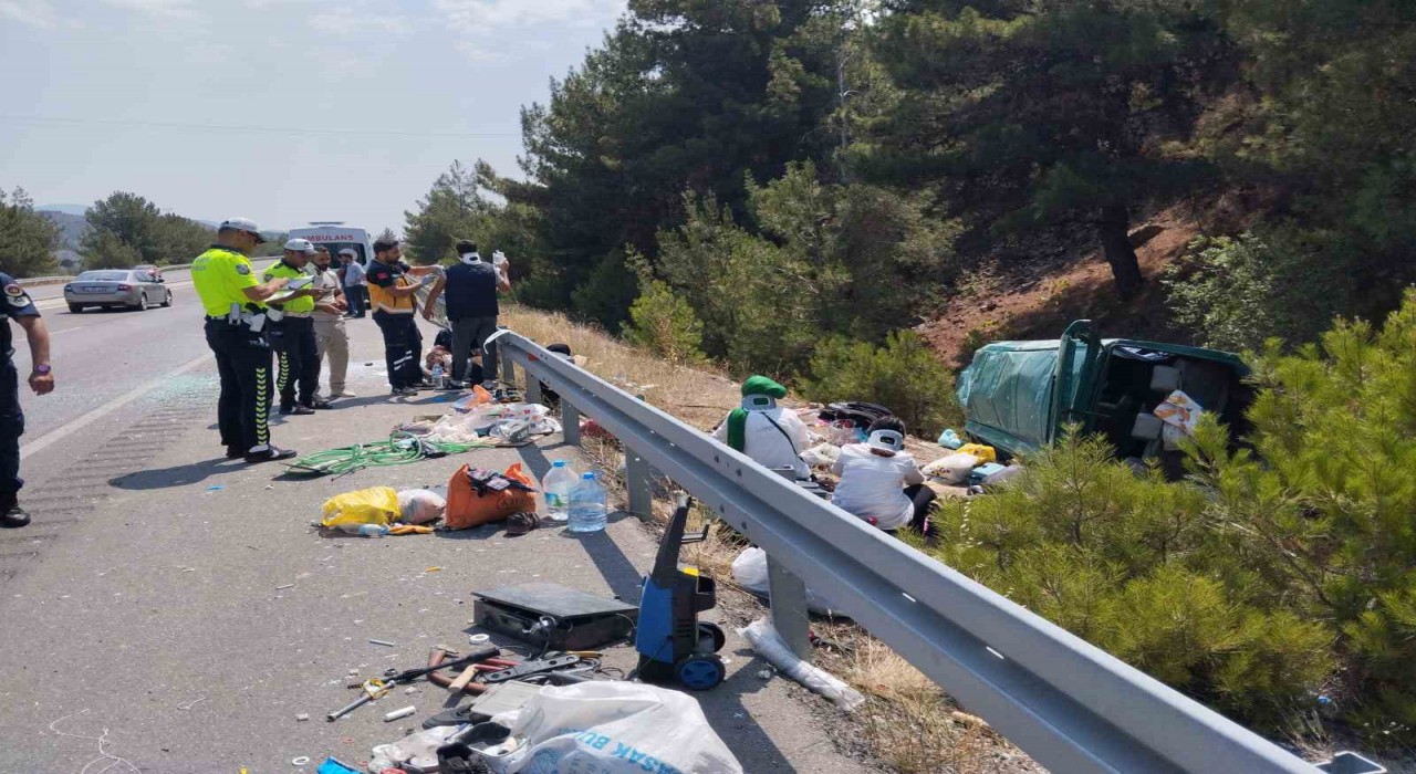 Sivasta yoldan çıkan minibüs takla attı: 13 yaralı