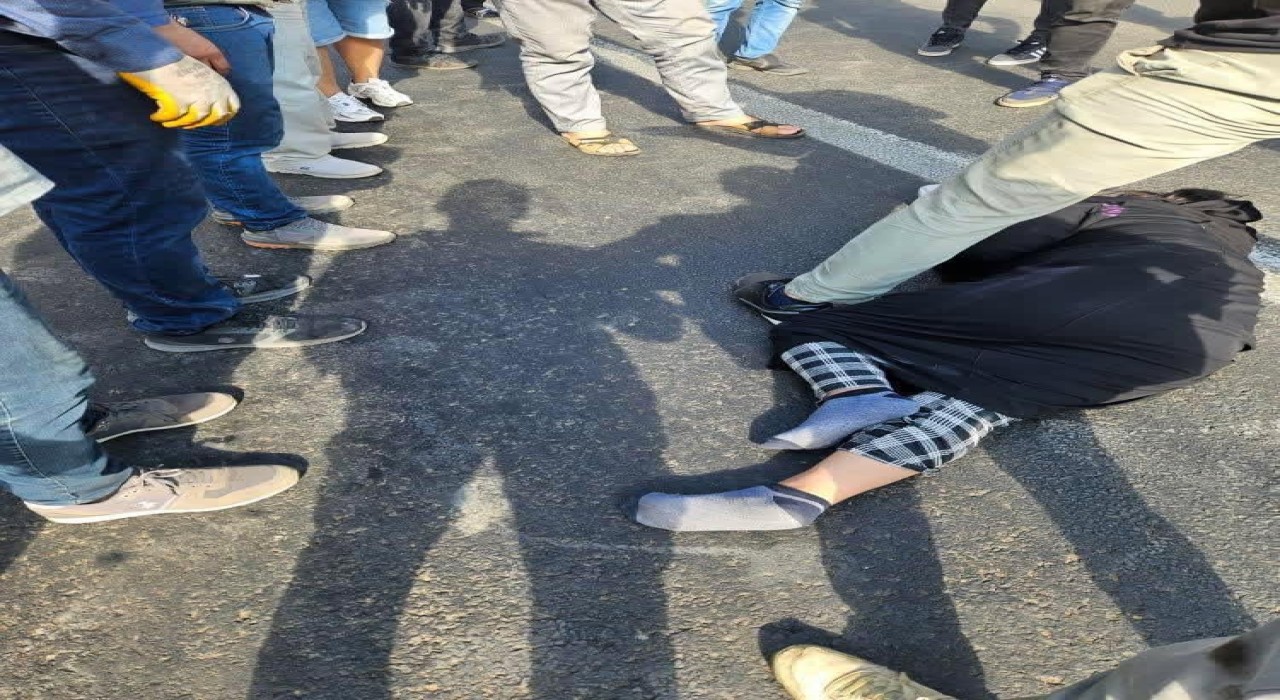 Siverekte yolun karşı tarafına geçmeye çalışan kadına otomobil çarptı