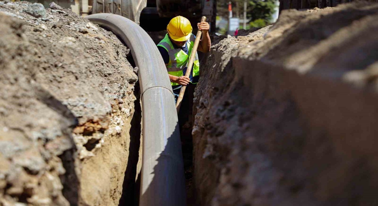 Söğütlünün 25 kilometrelik altyapısı için ekipler ilçenin dört bir yanında çalışıyor