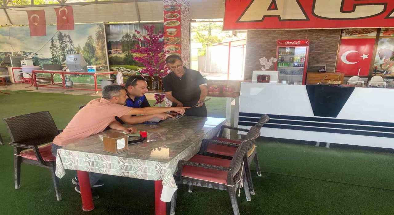 Söke Belediyesi zabıta ekipleri çöp şişçileri denetlendi