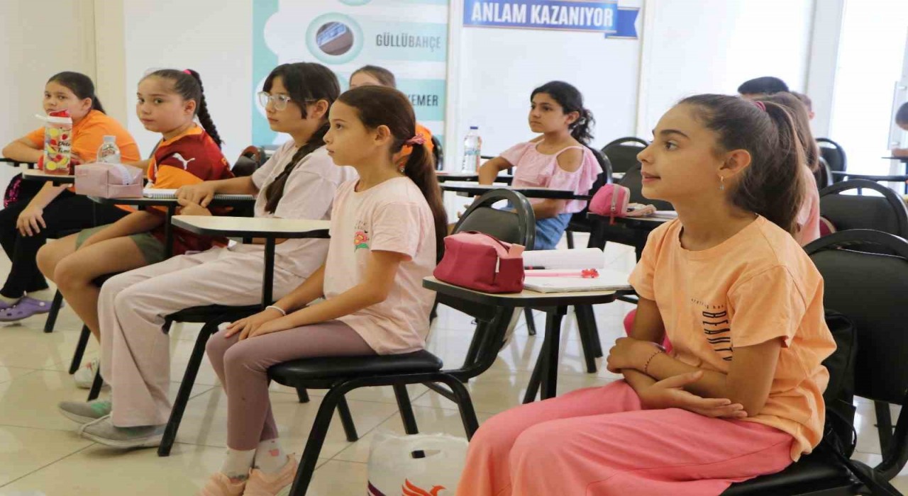 Söke Belediyesinin Yaz Okulunda bin 200 öğrenci kurslara katılıyor