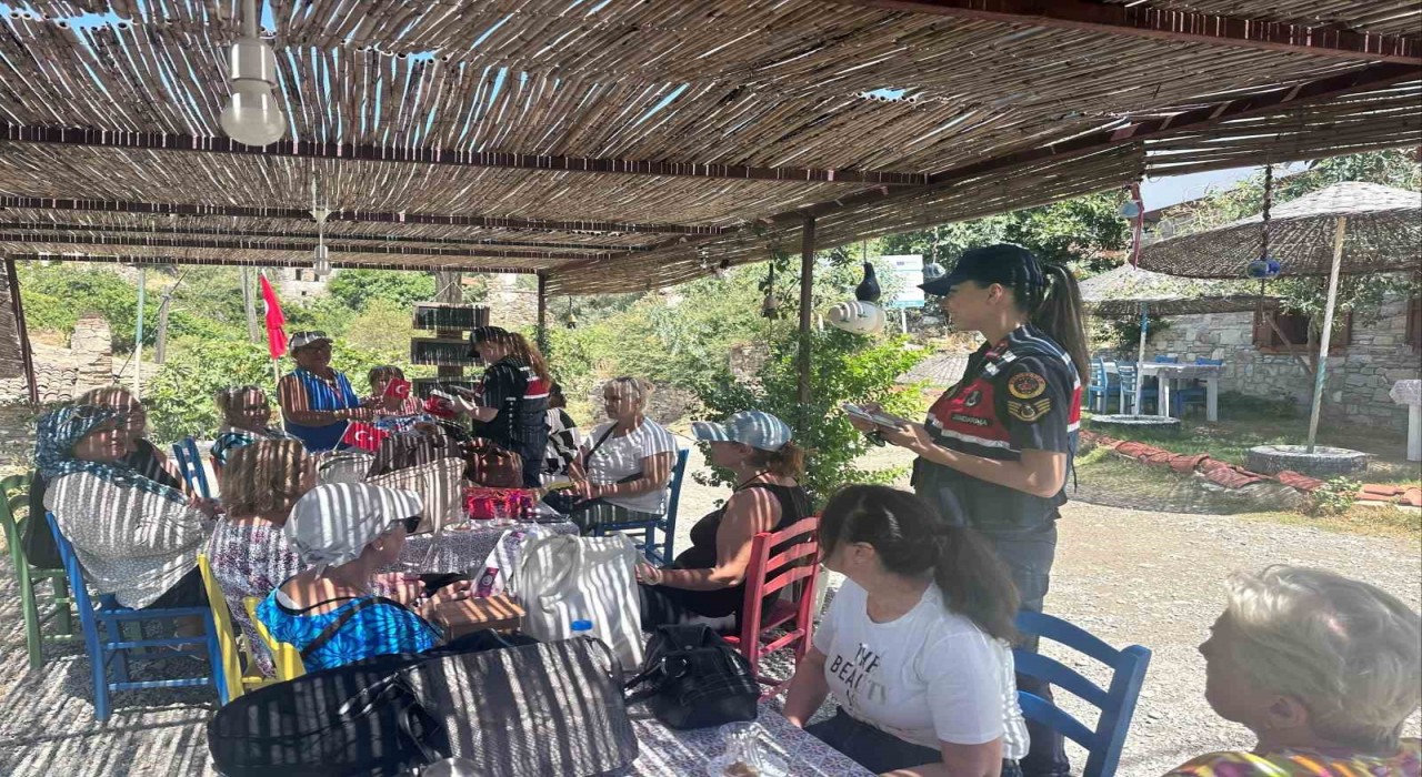 Sökede kadına yönelik şiddete dikkat çekildi