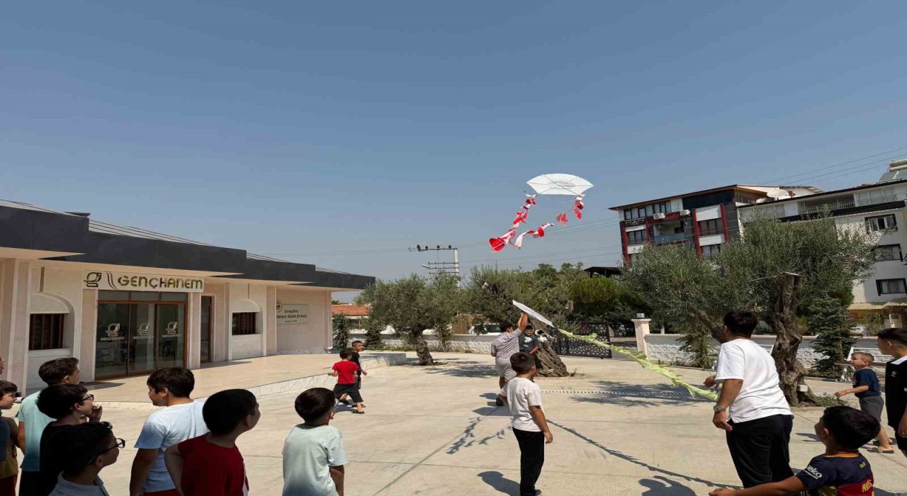 Somada uçurtmalar Filistin için havalandı