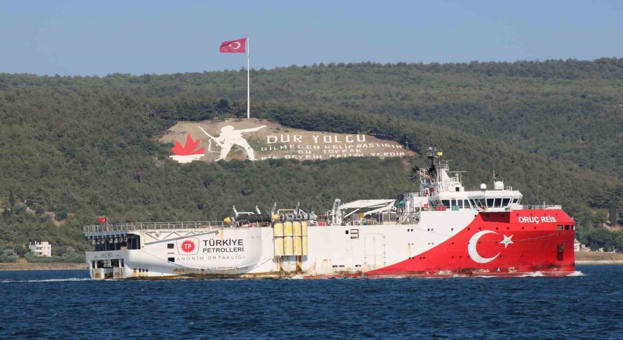 Somalideki görevini tamamlayan Oruç Reis Çanakkale Boğazından geçti