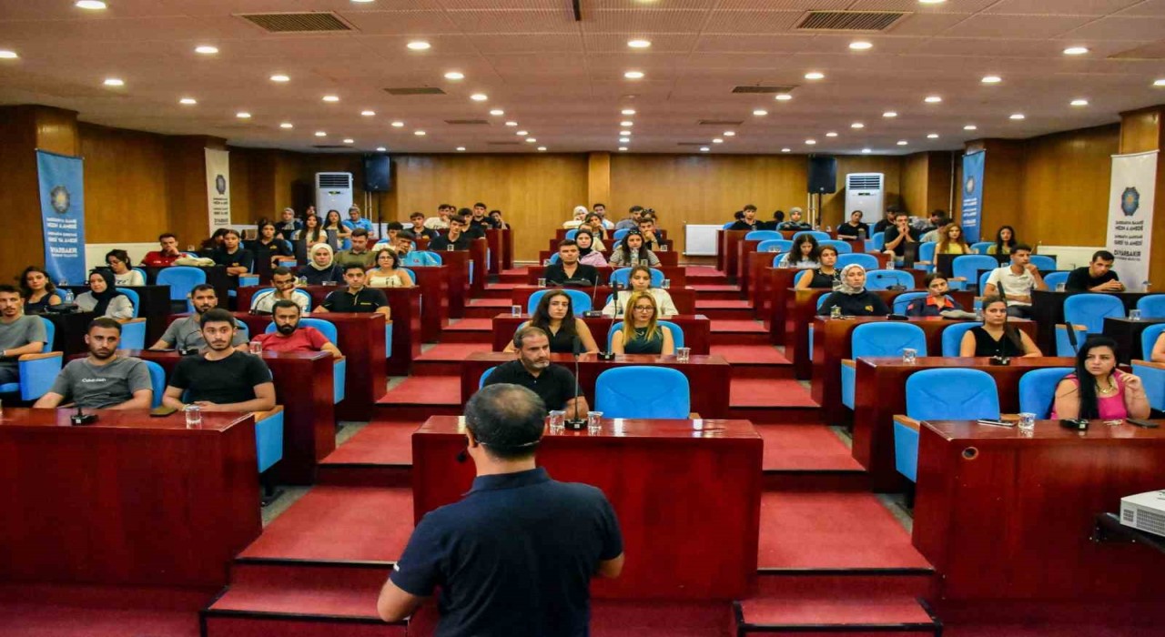 Stajyer öğrencilere iş sağlığı ve güvenliği eğitimi verildi