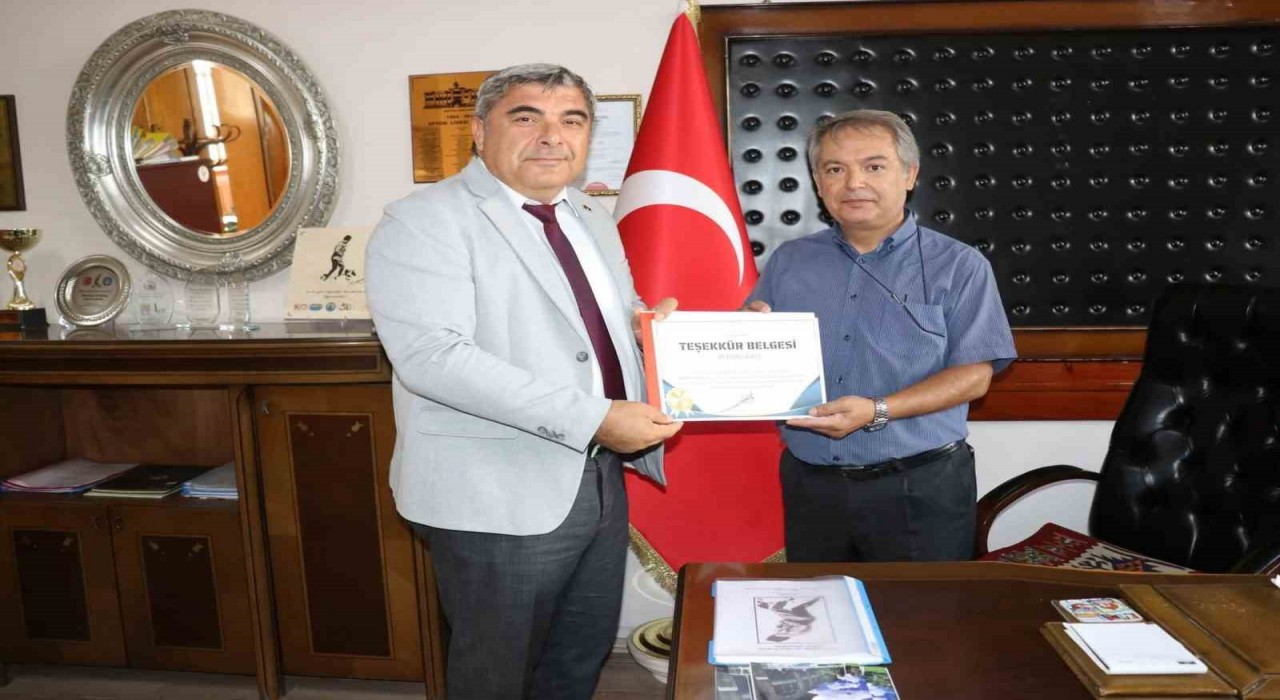 Sünnetciden YKS şampiyonlarının çıktığı okullara ziyaret