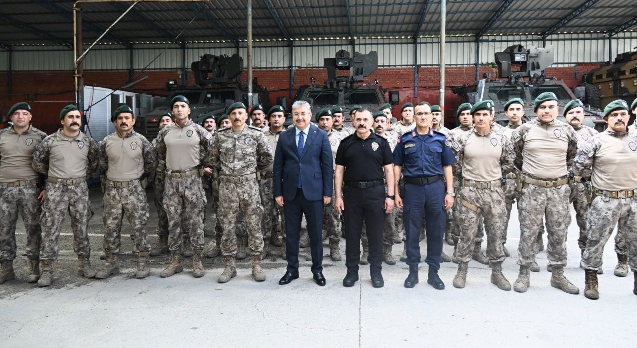 Suriye’de Görev Yapacak Özel Harekat Polisleri Osmaniye’de Törenle Uğurlandı