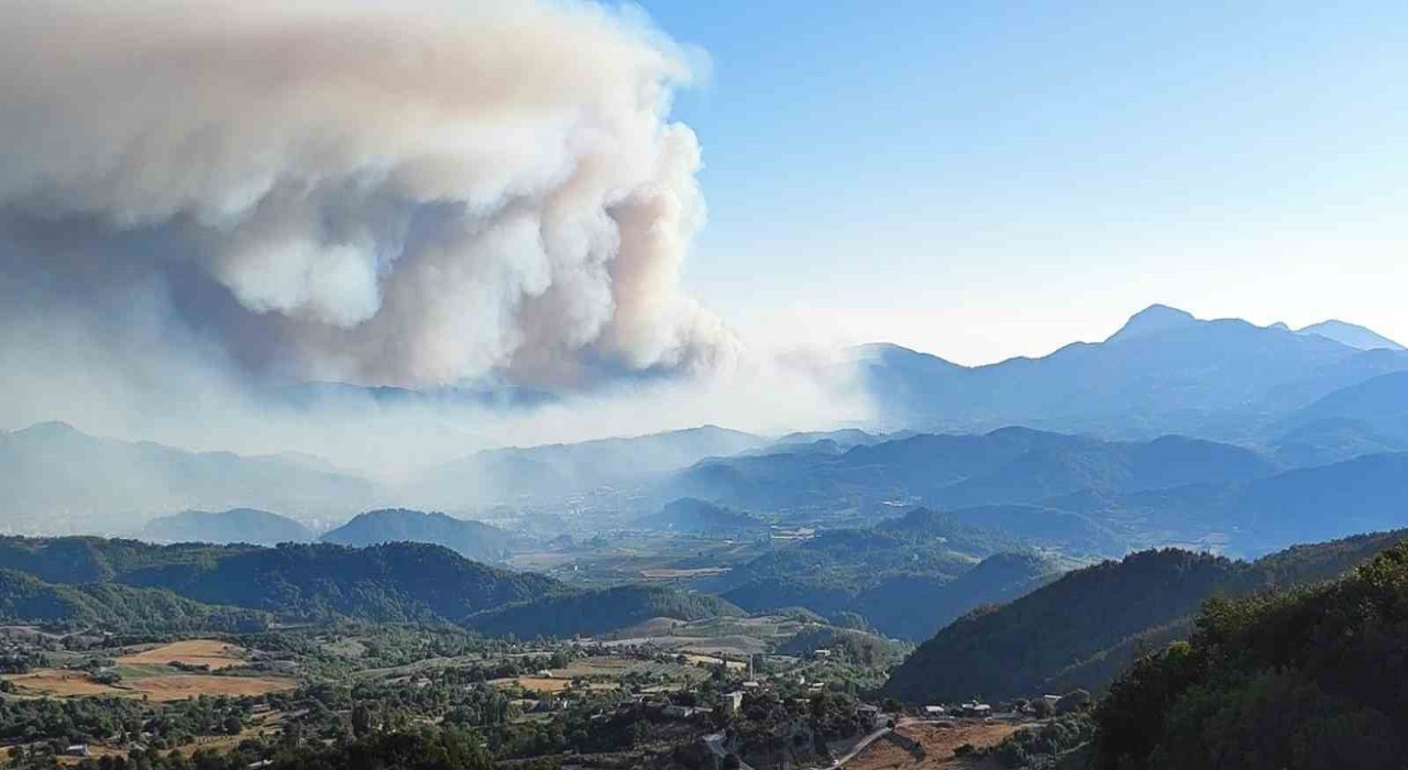 Suriyeden Yayladağına sıçrayan alevler kontrol altına alındı