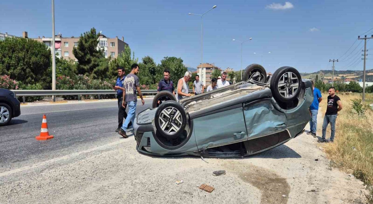 Susurlukta iki aracın çarpıştığı kazada 2 kişi yaralandı