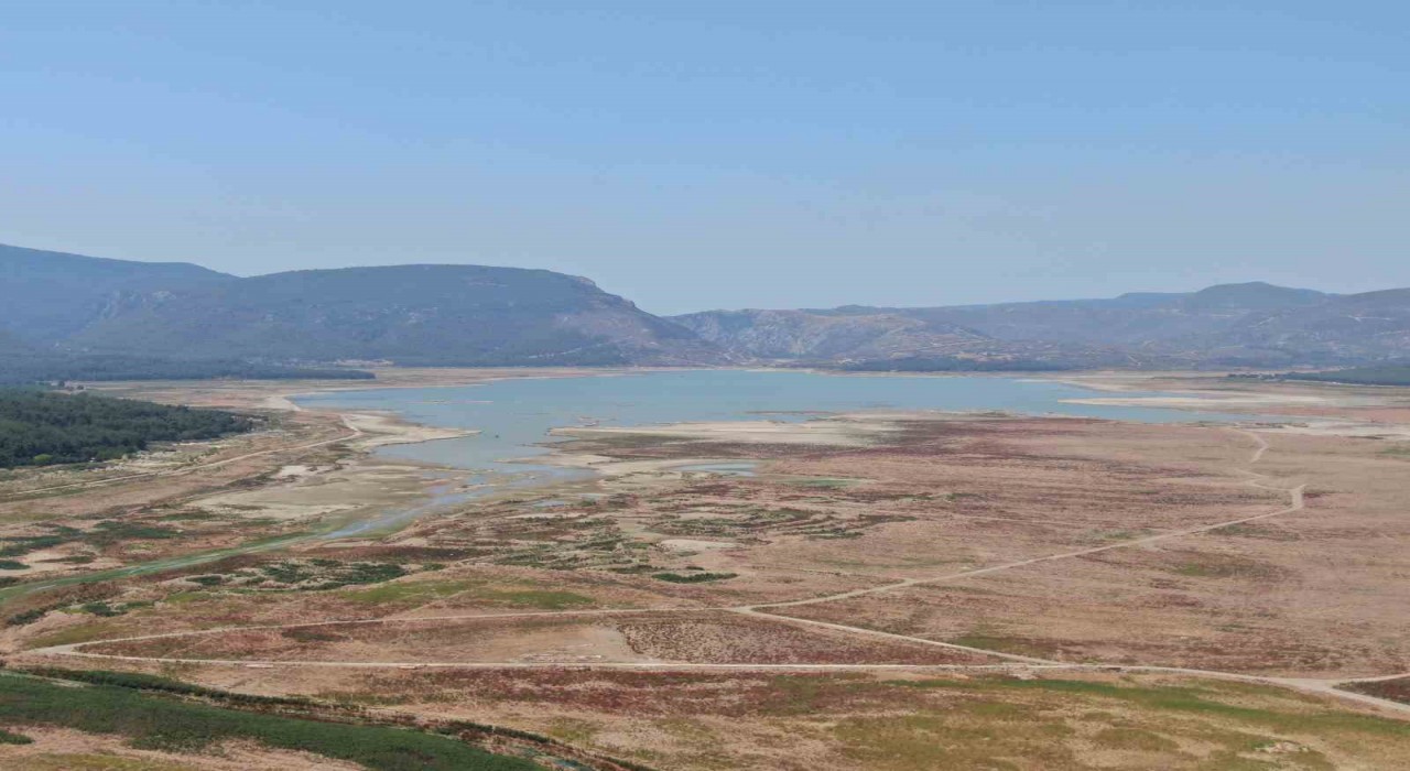 Tahtalı Barajında ürküten manzara; su çekildi geriye balçık kaldı