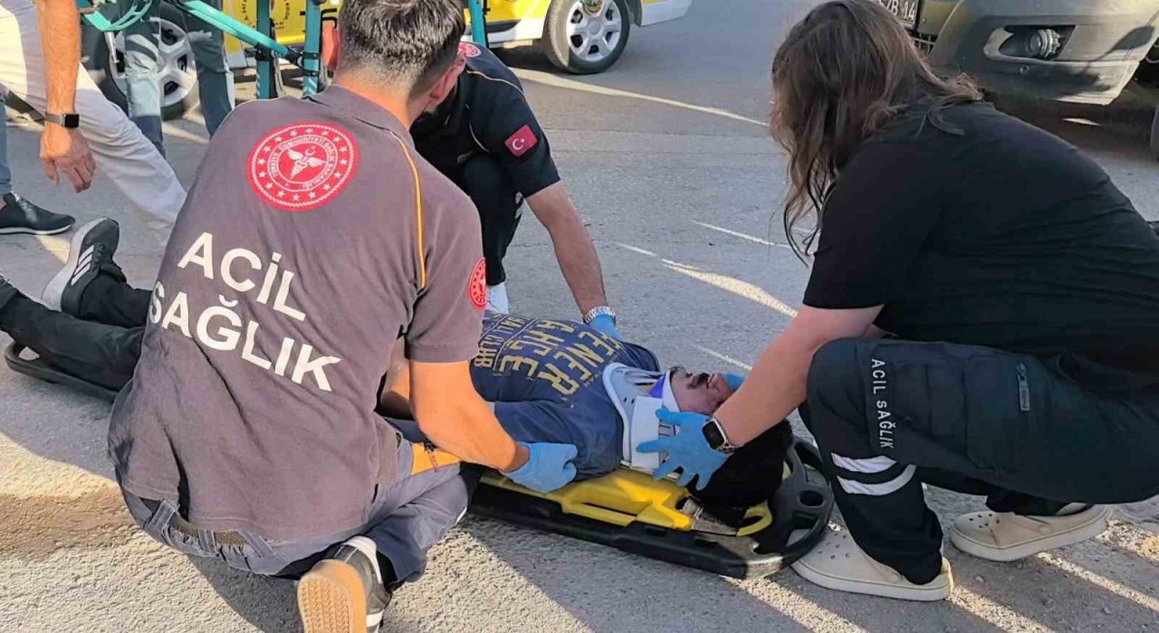 Taksi ile çarpışan motosiklet sürücüsü yaralandı