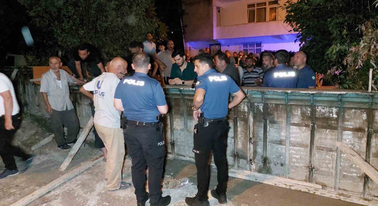 Tapulu arsam diye yolu beton duvar ile kapatınca mahalleli isyan etti