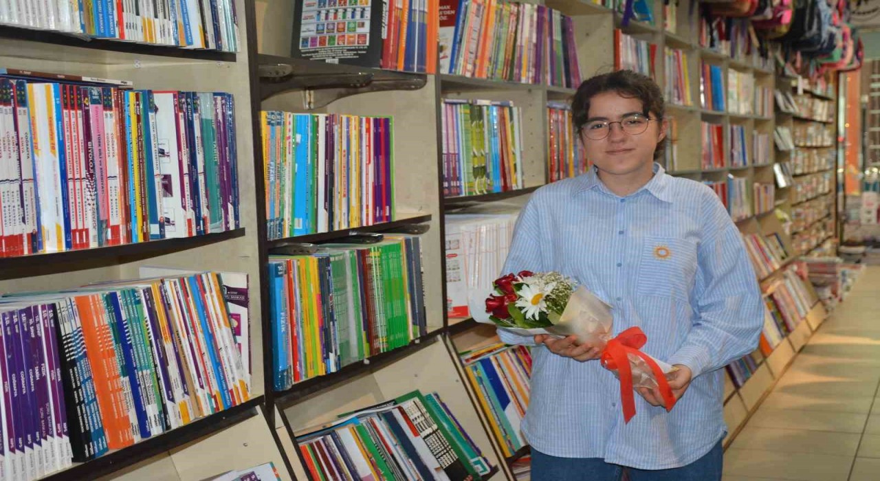 Tatvanlı Zeynep LGSde 500 tam puan alarak Türkiye 1.si oldu